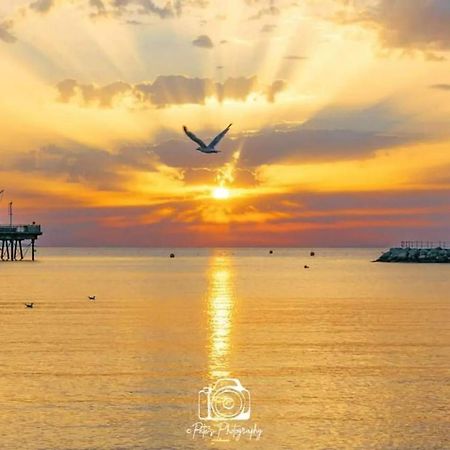 Top Floor Flat With Sea View แฮร์นเบย์ ภายนอก รูปภาพ