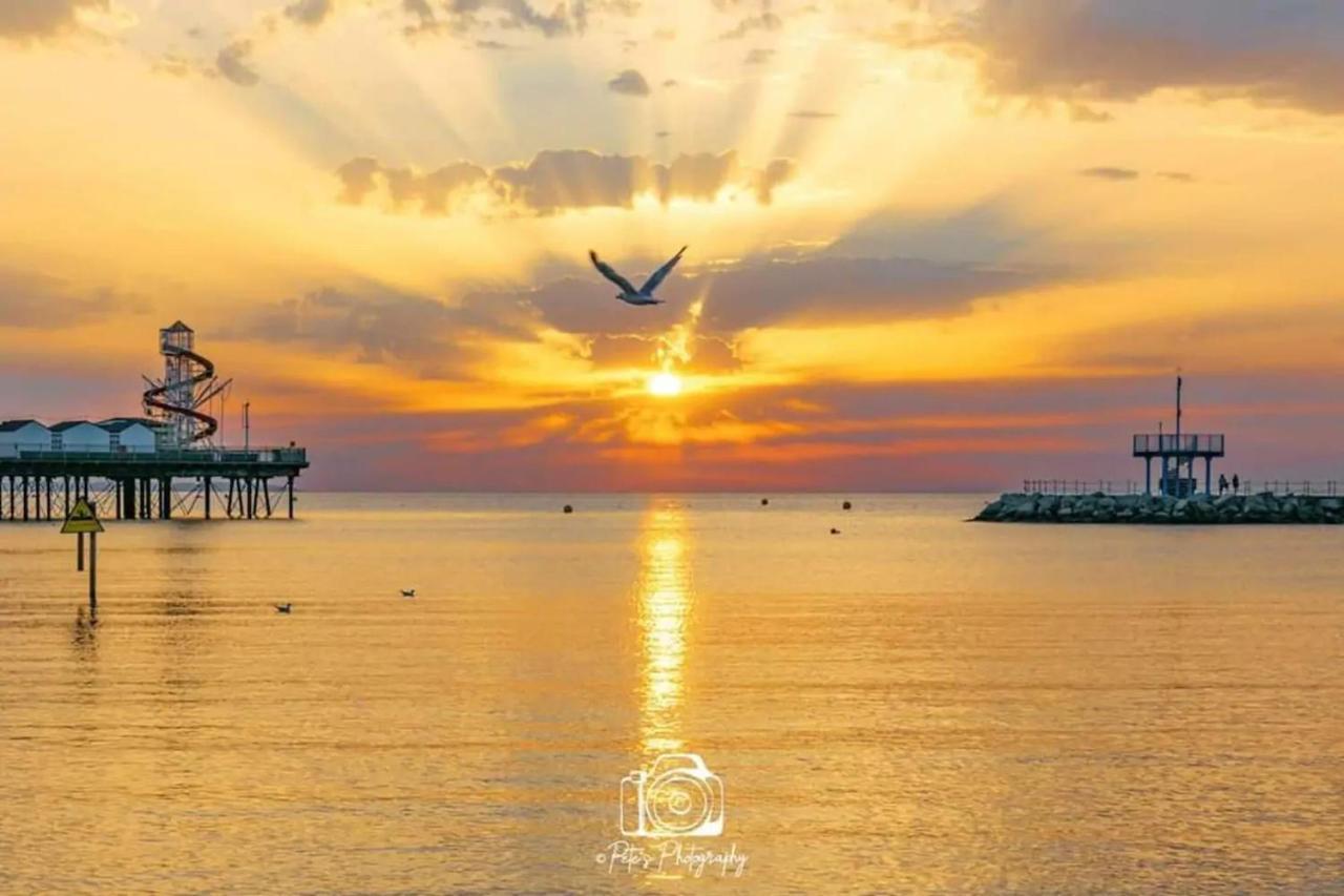 Top Floor Flat With Sea View แฮร์นเบย์ ภายนอก รูปภาพ