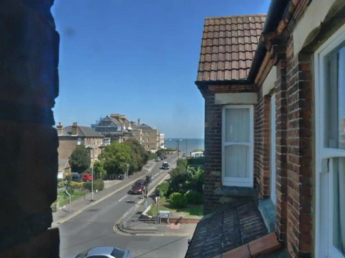 Top Floor Flat With Sea View แฮร์นเบย์ ภายนอก รูปภาพ